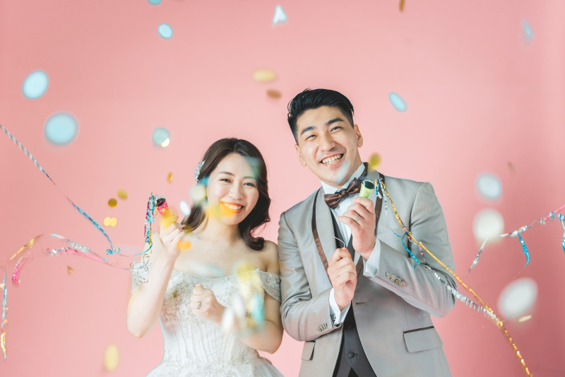 明るいピンクの背景ではポップなお写真を！