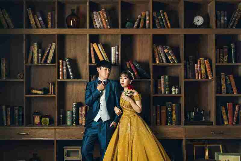 本棚で物語のワンシーン