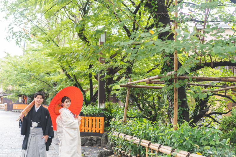 真っ赤な番傘がアクセントに