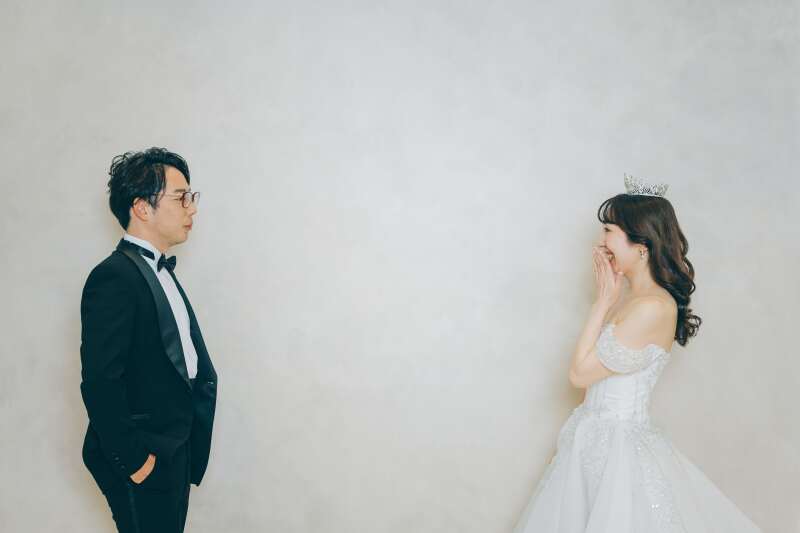 見つめ合い幸せ感じる一枚