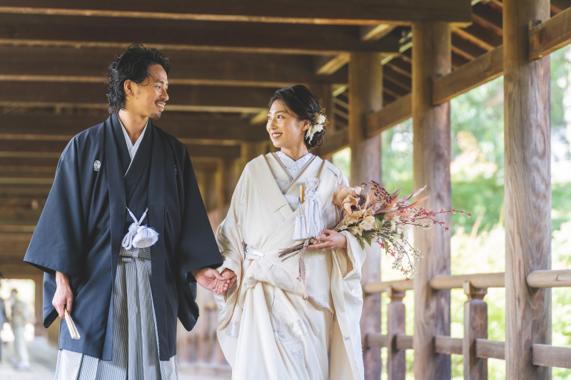 廊下を進むその姿はおふたりの未来に向けて…?