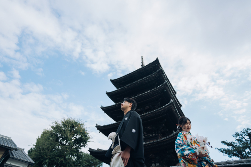 青空と八坂の塔