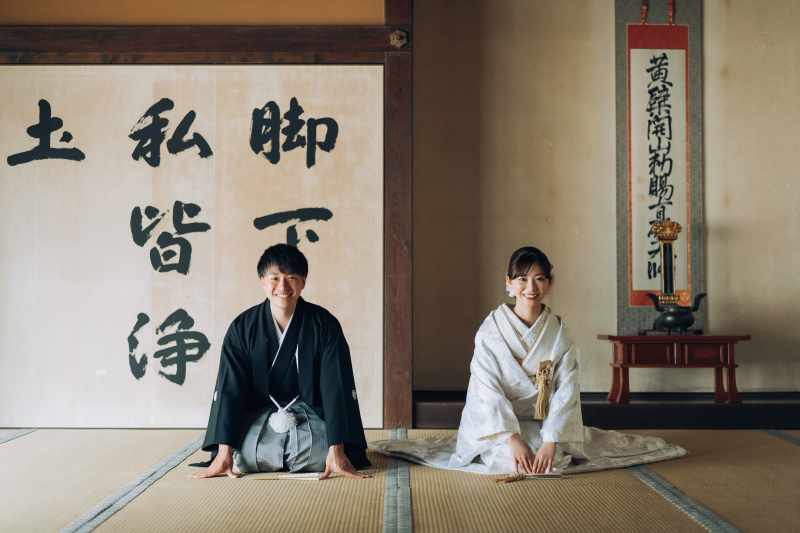 畳のあるお部屋で正座ショット