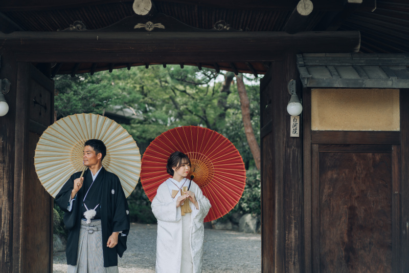 京都白河院の門前で