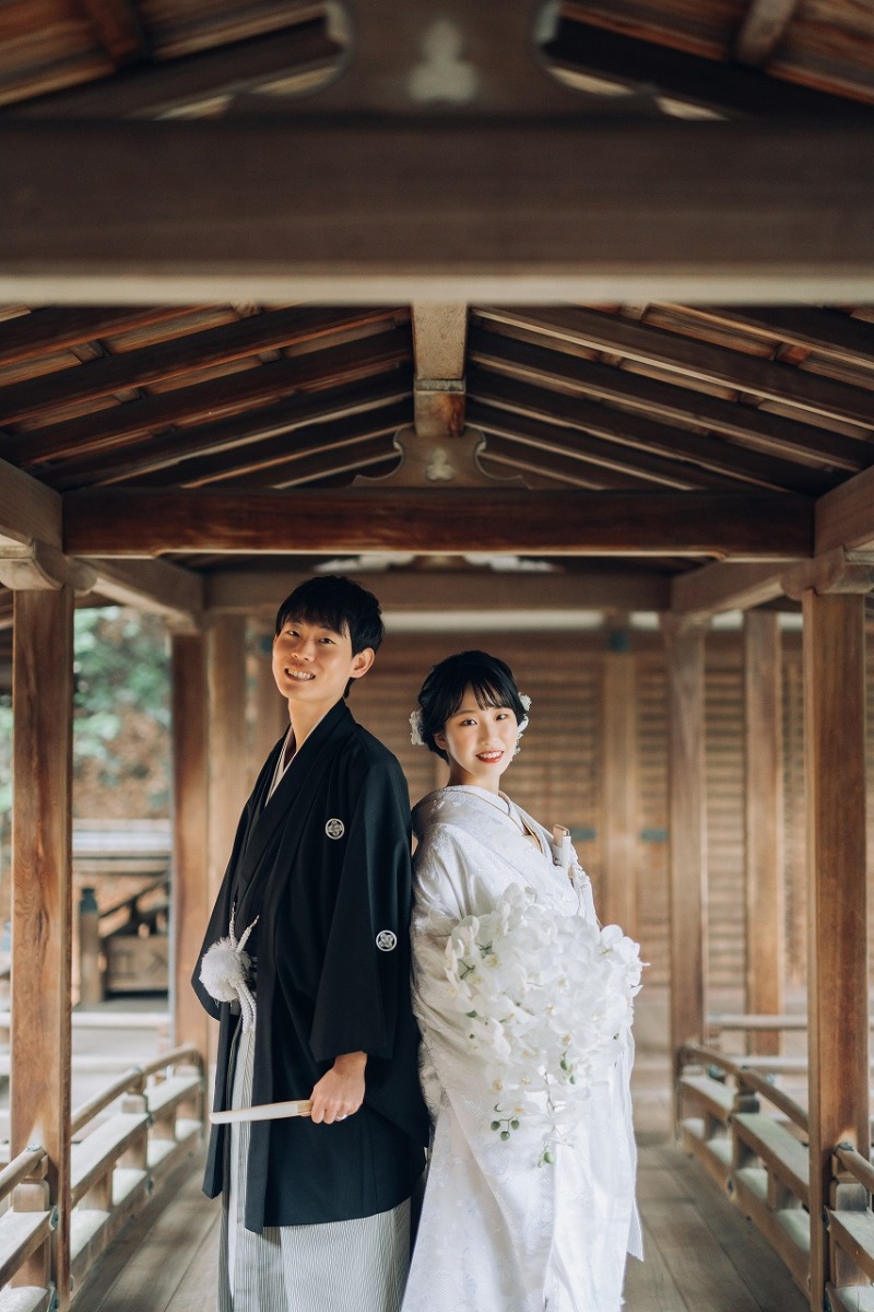 背中を合わせて