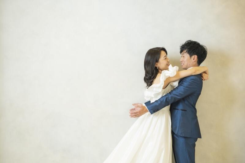 抱き合う微笑ましい一枚