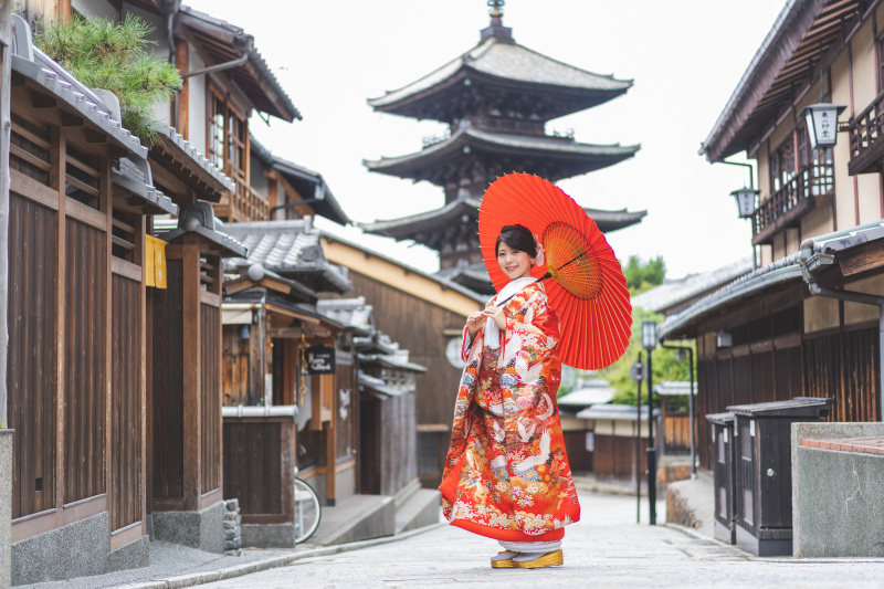 赤の色打掛が映える一枚