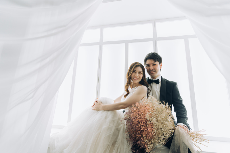 窓辺で寄り添いショット