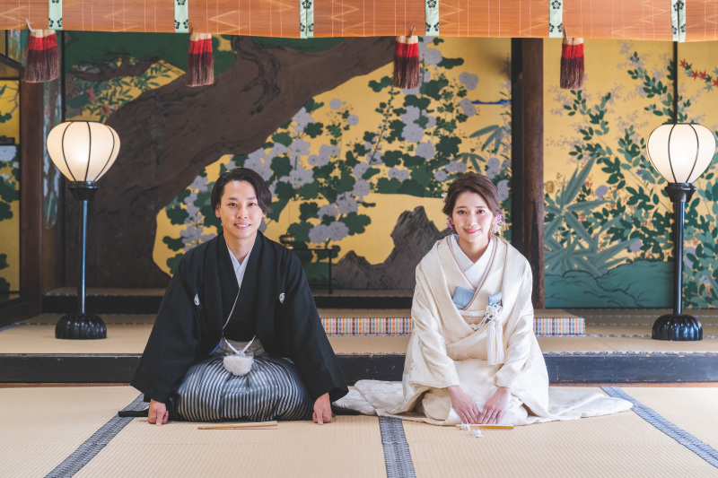 畳のお部屋でお正座ショットも