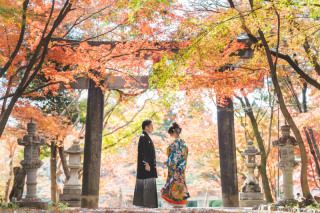 透明感があり上品で優美なテイスト。映画のワンシーンのようなふたりを切り取るエモーショナルな一面を。