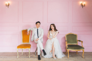 韓国スタジオから教えを頂いたライティング技術で柔らかくロマンティックに撮影します。お二人のイメージに似合う韓国フォトらしいポージングとトータルバランスを大切に撮影します。