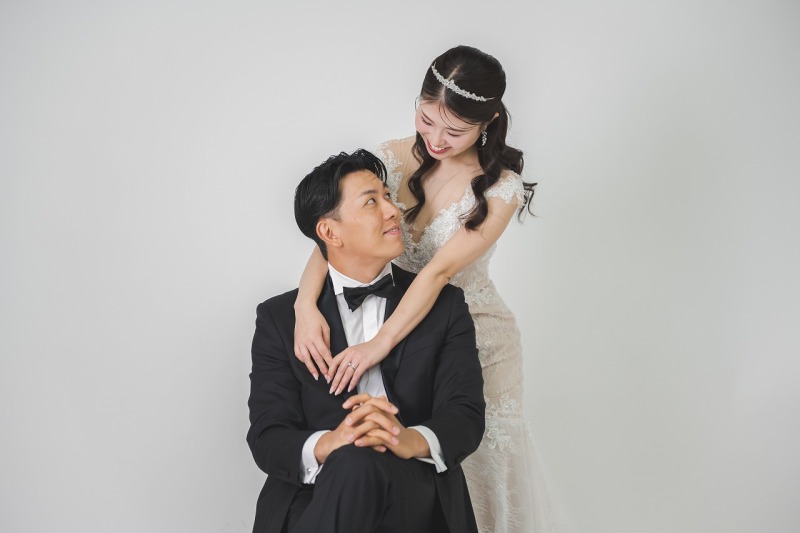 キメるだけがウェディングフォトじゃない！こんなポーズもしていいのかな？という気持ち、ぜひご相談ください。