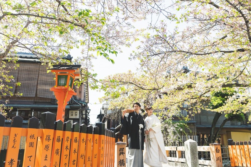 【祇園】和装1着ロケーション+洋装1着スタジオプラン レタッチ・アルバム付き【7:30来店】