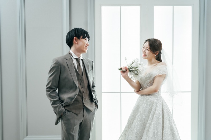 【5〜8月撮影】3特典付き 花嫁応援フェア｜洋装スタジオ撮影｜A3アルバム付｜手ぶらOK