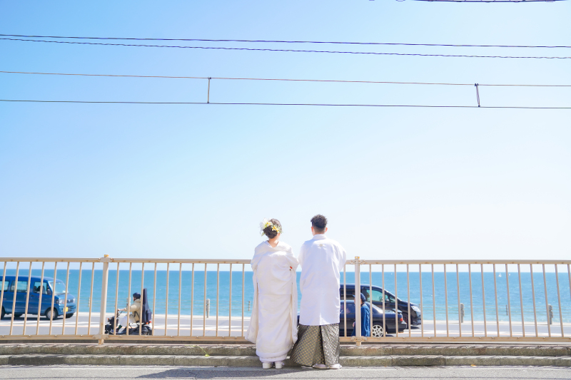 駅前の通りから海を一望!