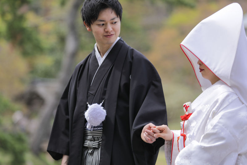 手を重ね合いながら。