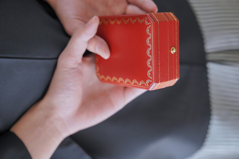 新郎様の手元からスタート!