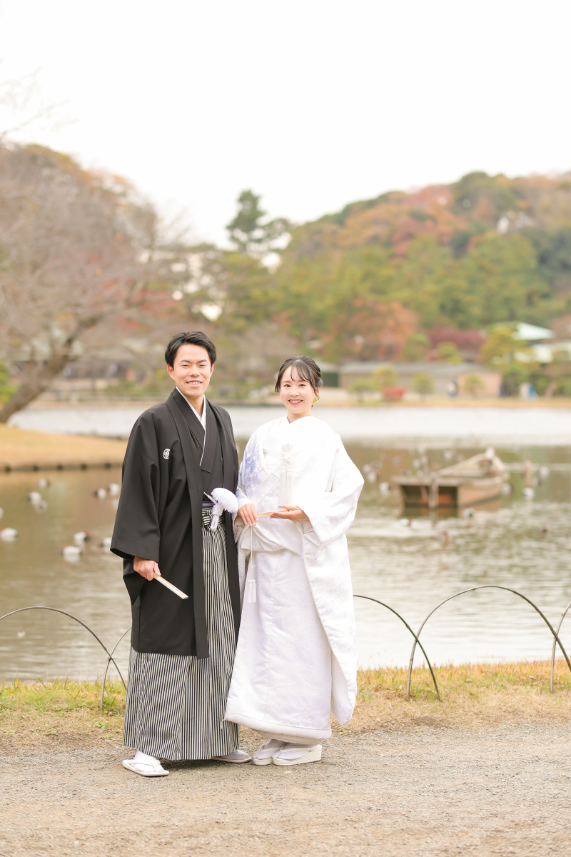 池の周りを散歩しながら