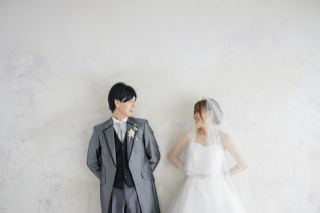 ウェディングドレスもカラードレスも着れる！贅沢なドレス2着！