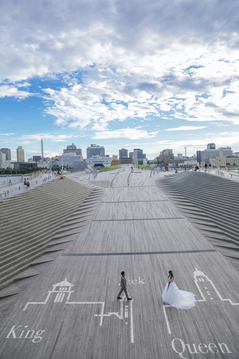 人気の背景にて