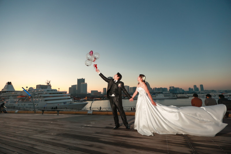 空が紺とオレンジの美しいコントラストに!