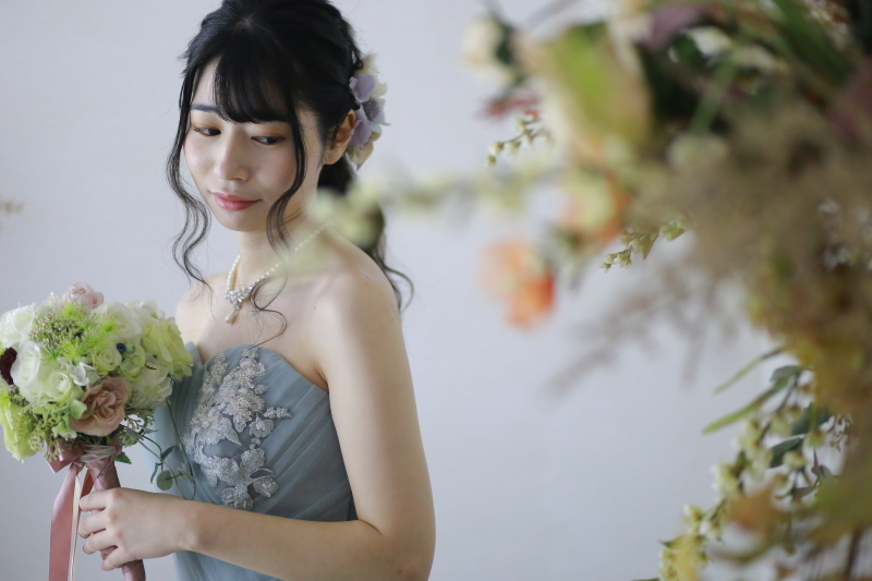 カラードレスに着替えて