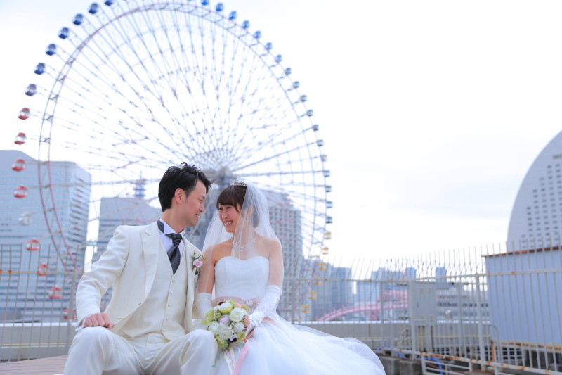 観覧車をバックに