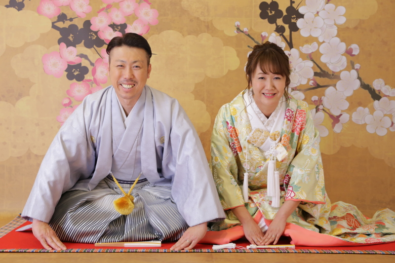 和な背景で正座ポーズをお撮りします!