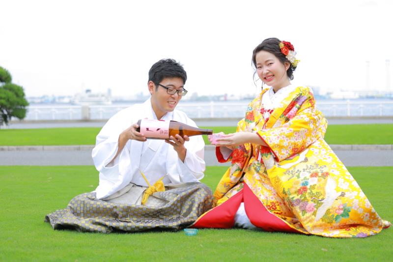 芝の上に座って♪