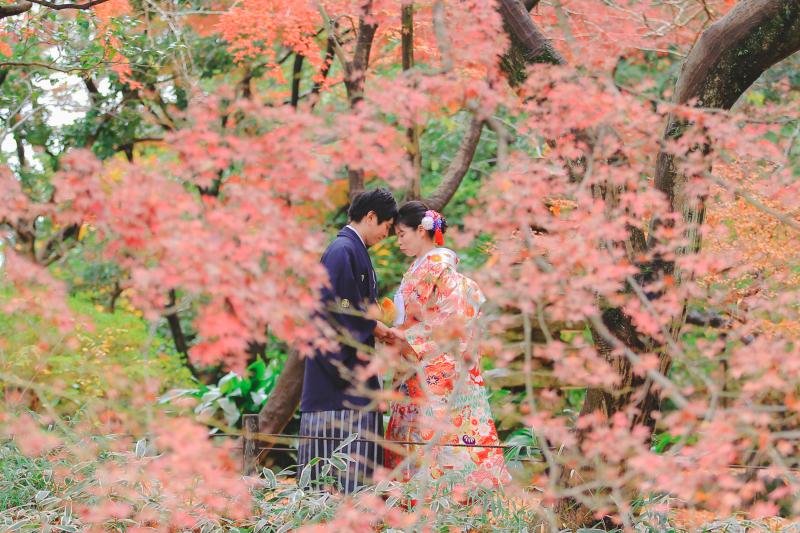 紅葉に囲まれて