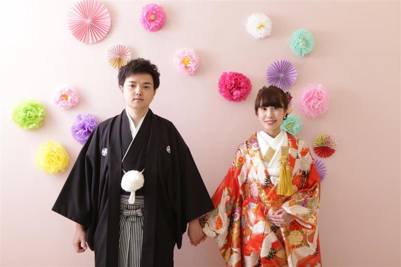 持ち込み小物で華やかなスタジオ撮影に♪