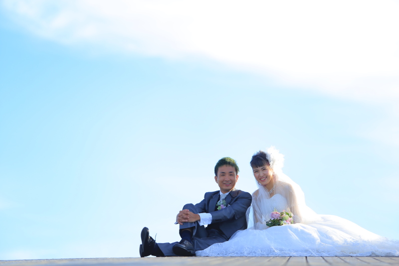 2人寄り添って座ったポーズ♪