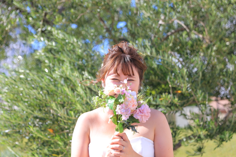 かわいい笑顔の奥様と花束*。