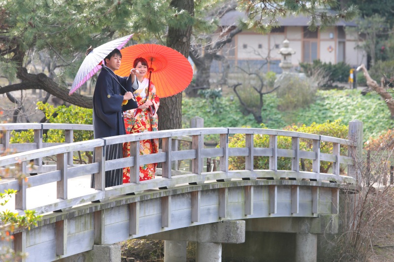 和装らしい背景を用いて