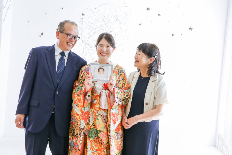 家族(お子様)と一緒に記念撮影◇スタジオ撮影・衣装1着・ファミリーベーシックプラン◇お子様衣装&データ3枚&美肌補正付き