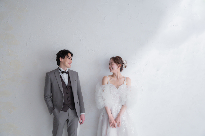 【オープニングムービー付きスタジオ撮影プラン】ドレスor和装どちらか1着と私服でも撮影！写真１枚＆データ２１カット込み