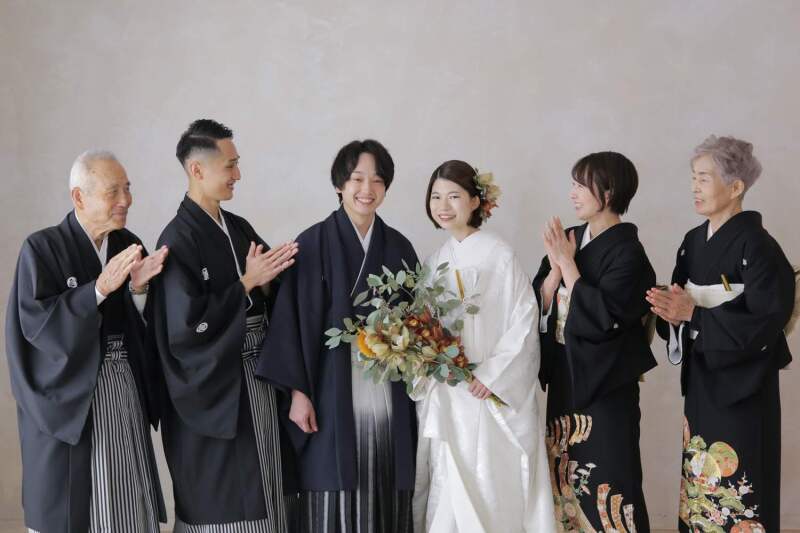 家族(お子様)と一緒に記念撮影◇スタジオ撮影・衣装1着・ファミリーベーシックプラン◇お子様衣装&データ3枚&美肌補正付き