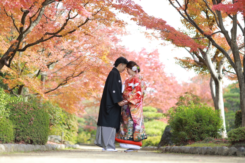 紅葉に囲まれて