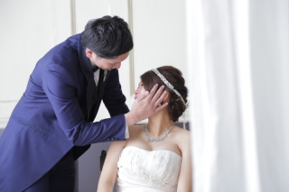 そっと手を添えて