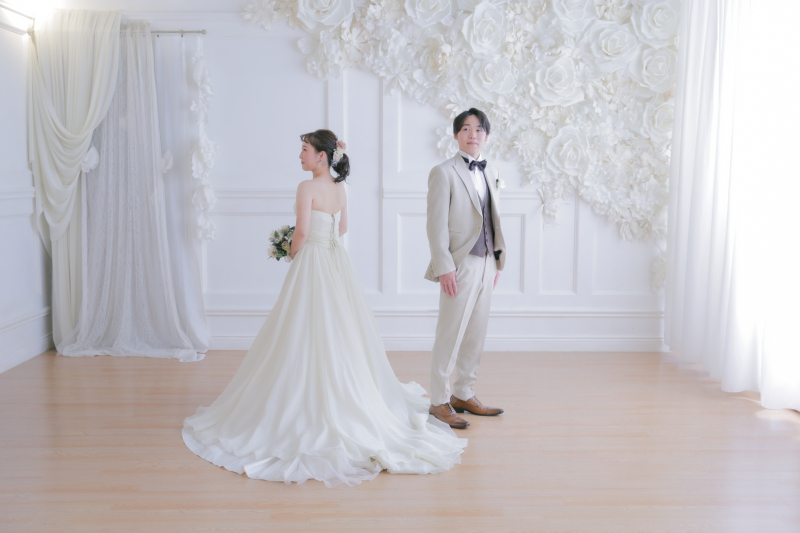 背中合わせ