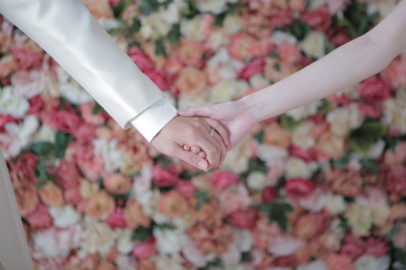 手を繋いで