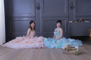 友人と一緒にソロウェディング