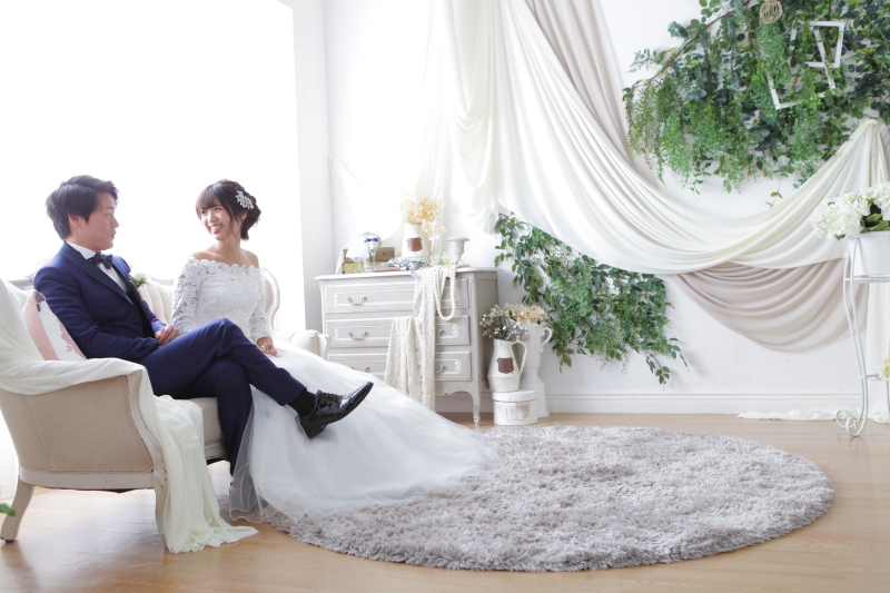 光りがさす部屋で二人だけの時間を…