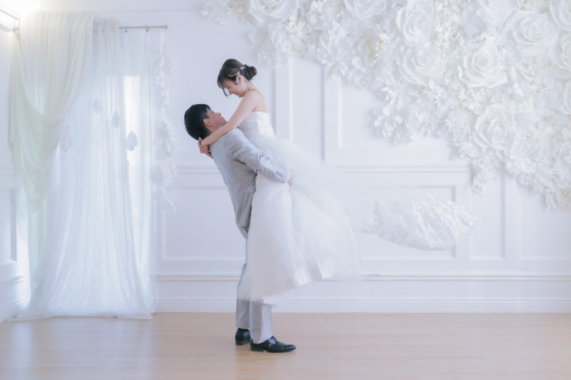新婦様をだっこ