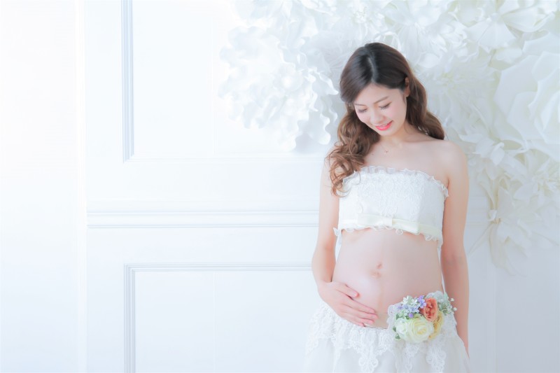 お腹を出しての撮影も、結婚記念を兼ねた撮影でも◎