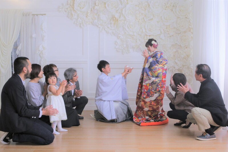 【家族(お子様)と一緒に記念撮影】スタジオ撮影・衣装１着・ファミリーベーシックプラン◇お子様衣装&データ3枚&美肌補正付き◇