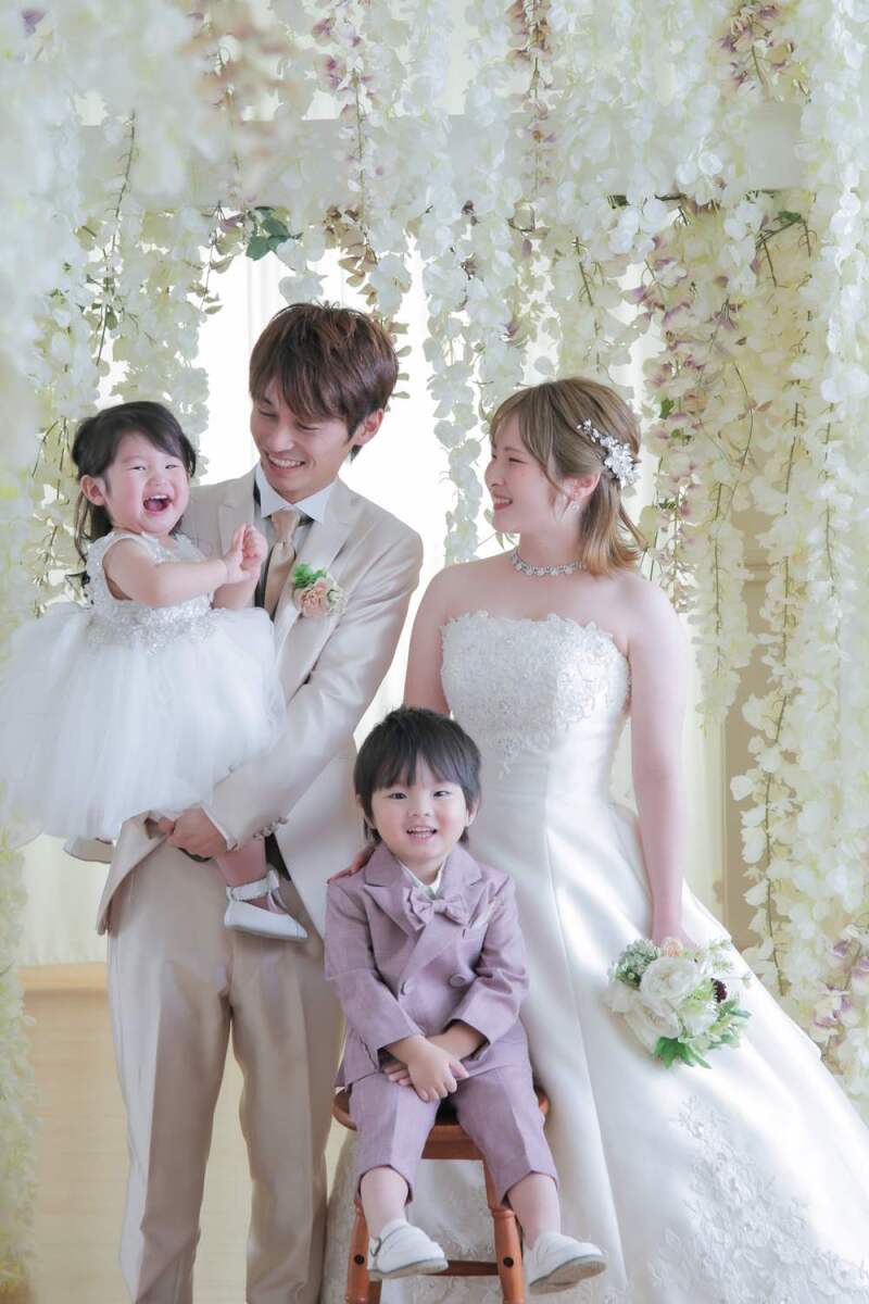 【家族(お子様)と一緒に記念撮影】スタジオ撮影・衣装１着・ファミリーベーシックプラン◇お子様衣装&データ3枚&美肌補正付き◇