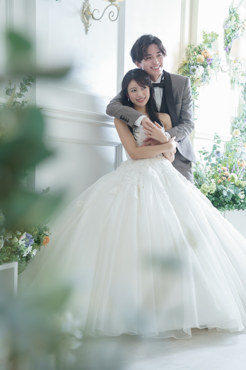 【Photorait限定】ドレス２着で￥65,000！セルフフォト付スタジオプラン◇グレードアップ衣装、肌着レンタル込でオトク♪