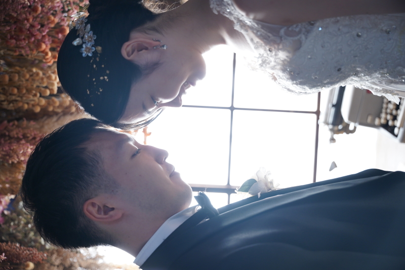 おでこを合わせて・・・