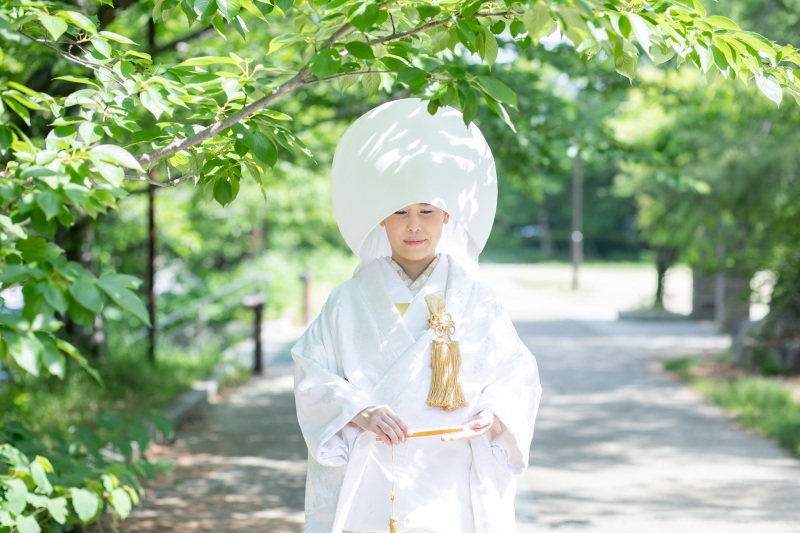 綿帽子を付けて